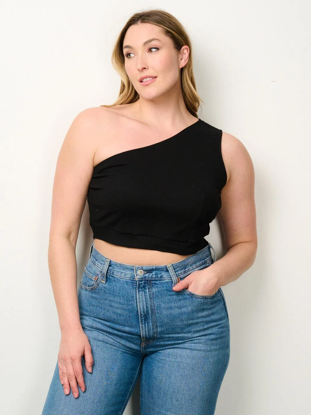 PLUS SIZE ONE SHOULDER CROP TOP